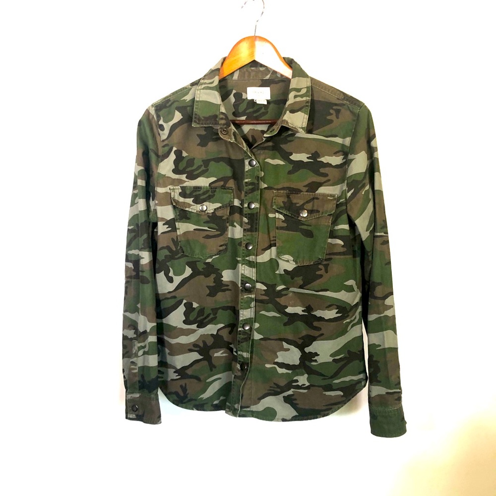 CAMO FOREVER 21 SNAP UP TOP